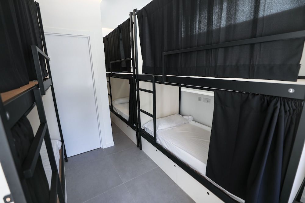 Hostel MYD La Latina 1 cama en habitación compartida mixta de 10 camas, baño privado 22