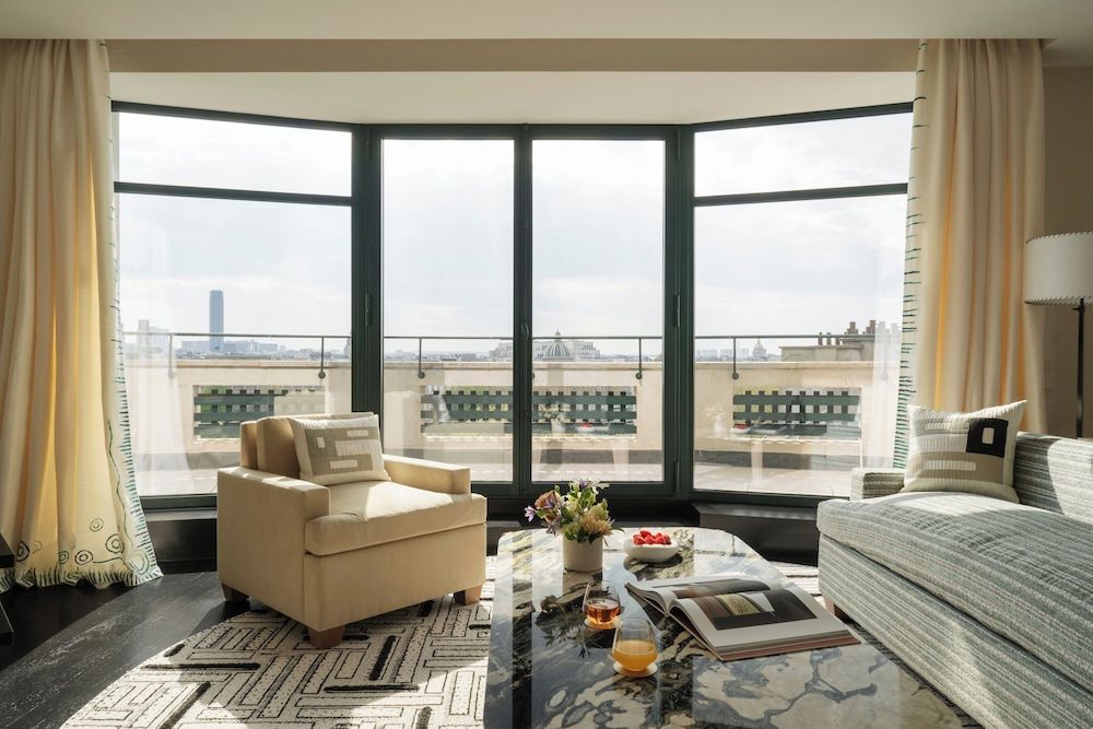 Cheval Blanc Paris Suite (Eiffel) 3