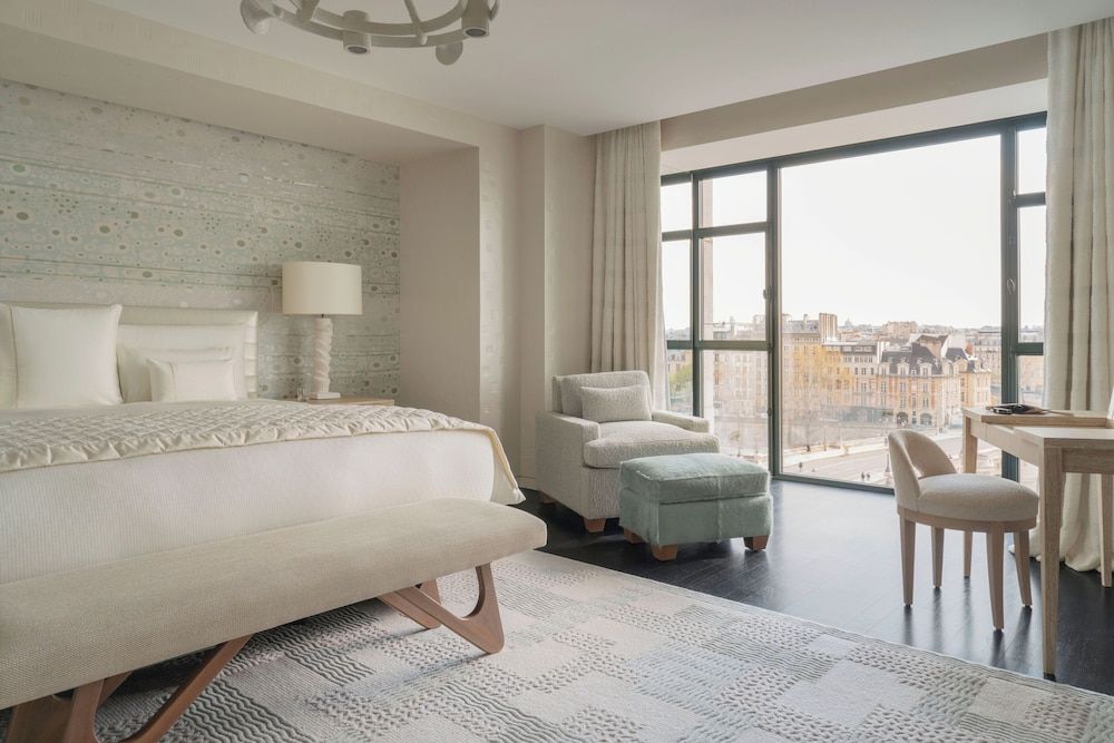 Cheval Blanc Paris Suite (Eiffel) 2