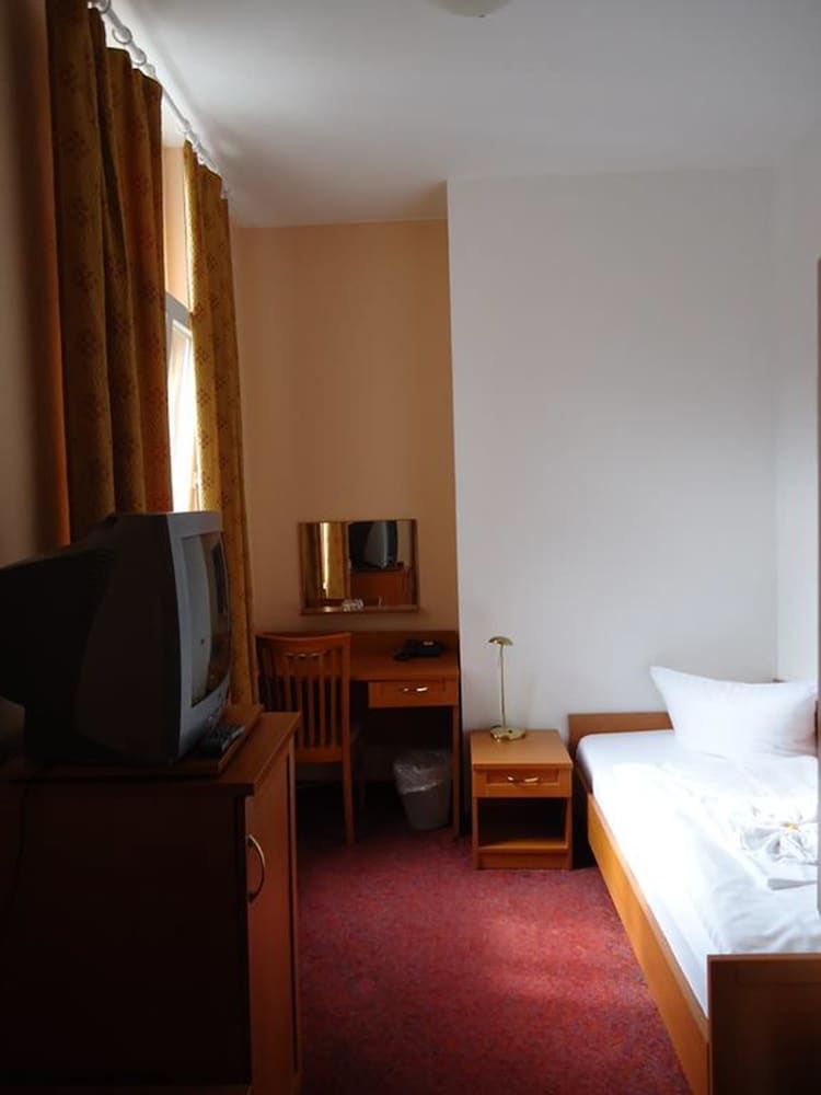 Hotel Aster Single Room