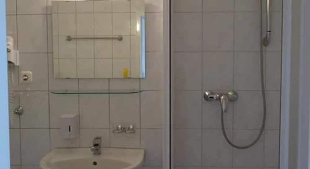 Hotel Aster Family Room 6