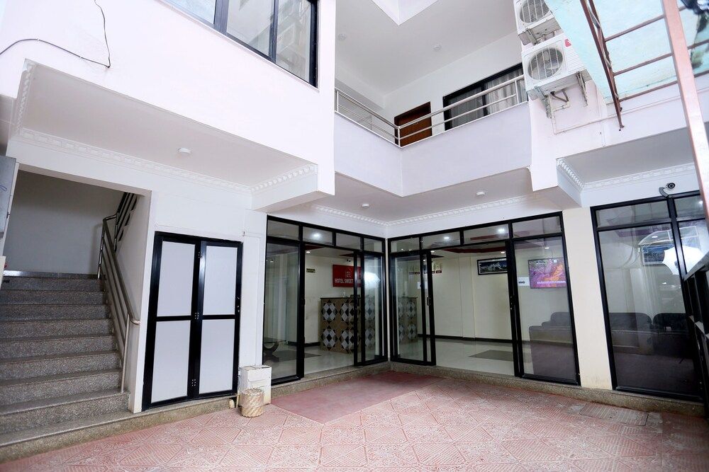 undefined Hotel Sweet Town 5