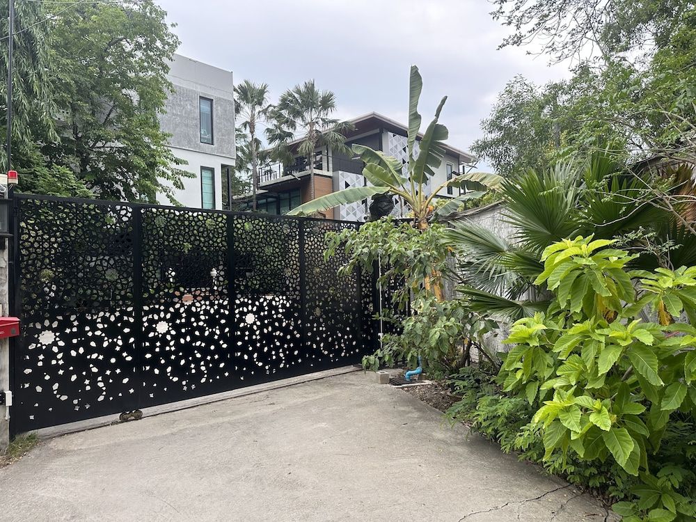 undefined PomPom Home 6