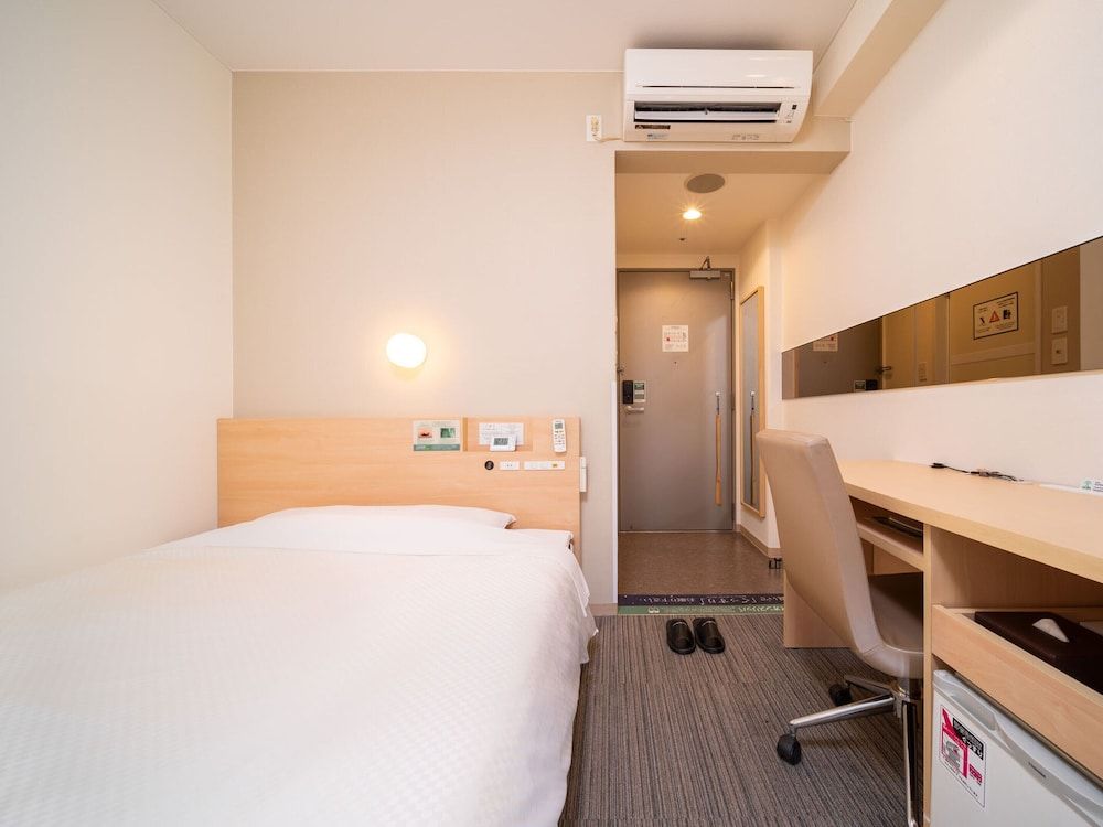 Super Hotel Asakusa Double Room 3