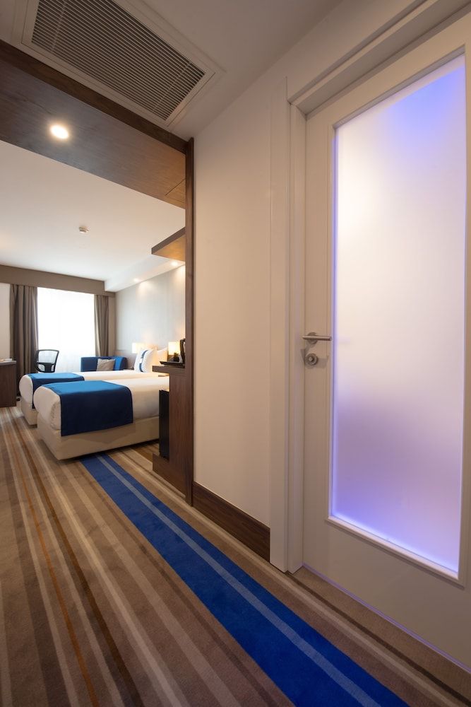 undefined Liv City Hotels 5