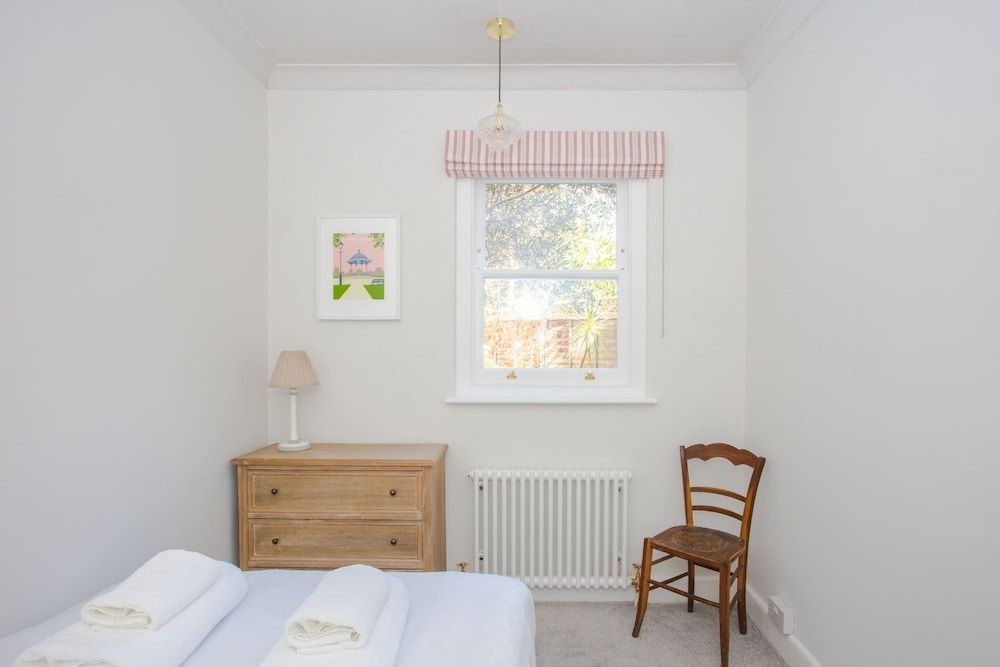 undefined Modern & Spacious 2 Bedroom Flat Near Clapham Common 4
