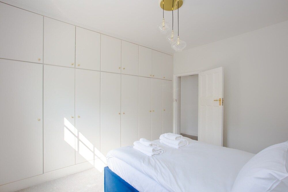 undefined Modern & Spacious 2 Bedroom Flat Near Clapham Common 2