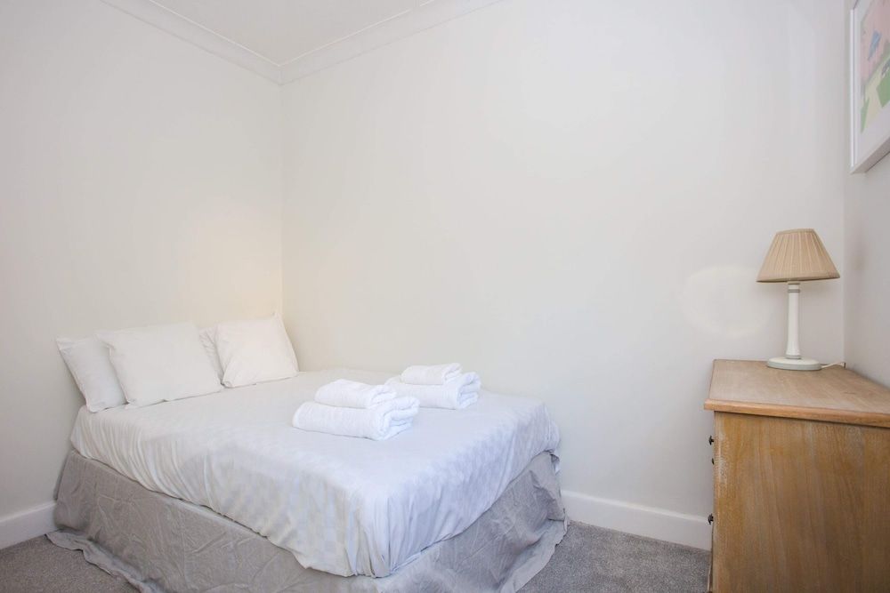 undefined Modern & Spacious 2 Bedroom Flat Near Clapham Common 8