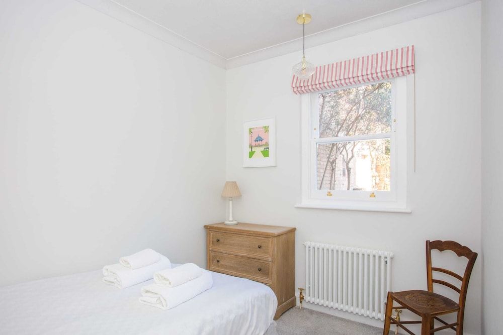 undefined Modern & Spacious 2 Bedroom Flat Near Clapham Common 5