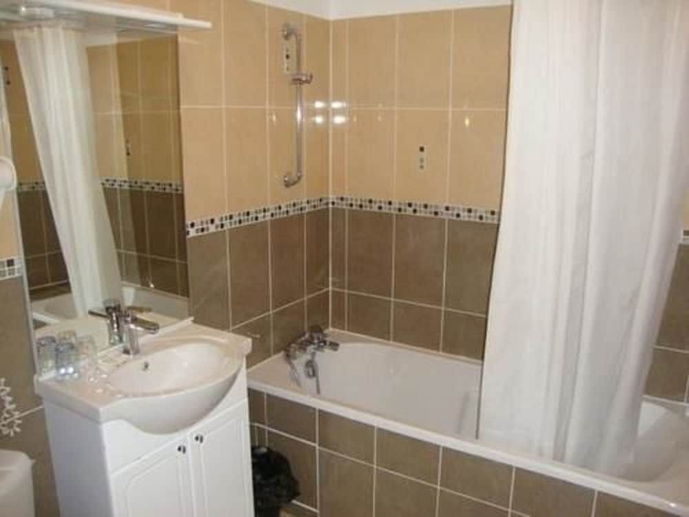 undefined Luxor Bastille Hôtel