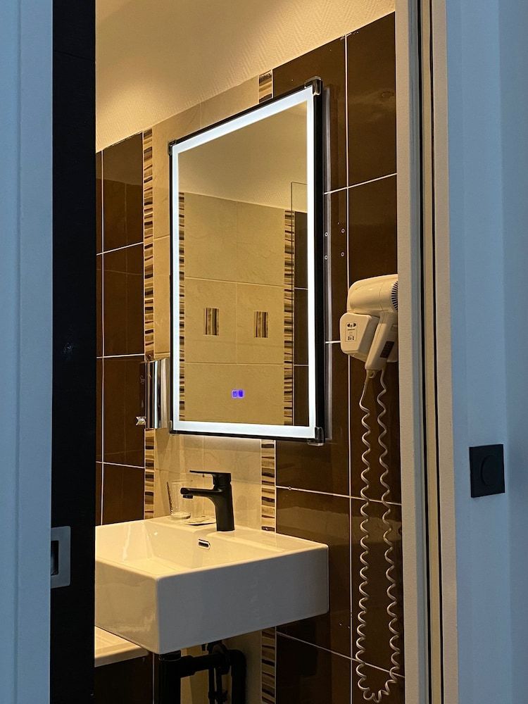 Luxor Bastille Hôtel Double Room 9