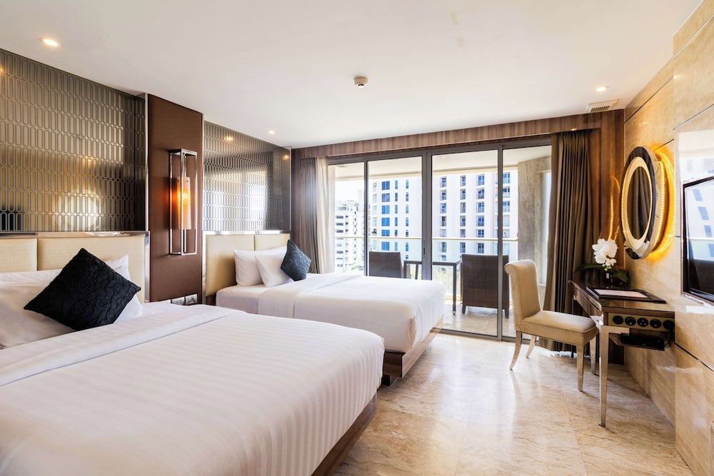 Deluxe Room, 2 Twin Beds, Balcony, City View