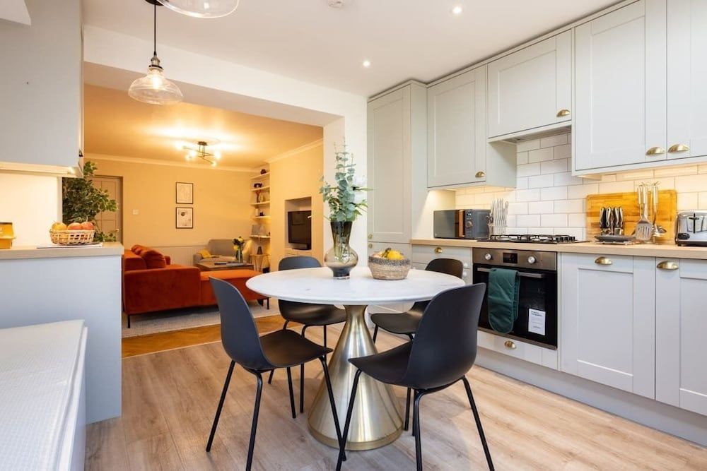 undefined The Richmond Upon Thames Escape - Modern & Bright 2bdr Flat With Parking 5