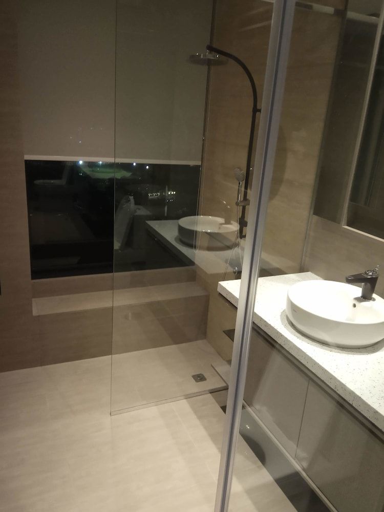 Expressionz Professional Suites by iHost Homes 2 Family Suite, 2 Bedrooms, Hot Tub, Lake View 7