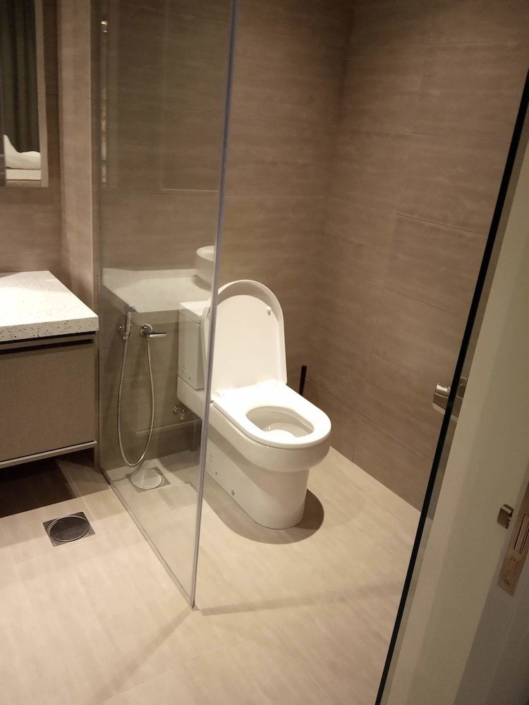 Expressionz Professional Suites by iHost Homes 2 Family Suite, 2 Bedrooms, Hot Tub, Lake View 6