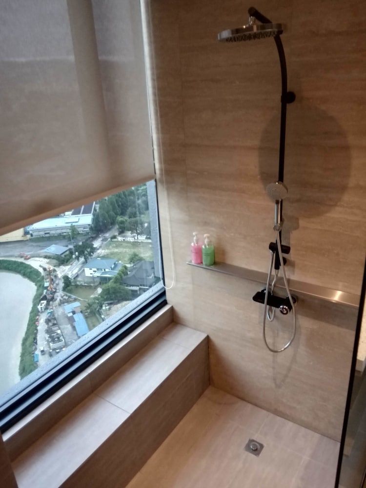 Expressionz Professional Suites by iHost Homes 2 Family Suite, 2 Bedrooms, Hot Tub, Lake View 8