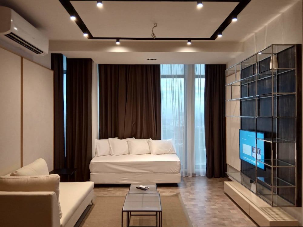 Expressionz Professional Suites by iHost Homes 2 Family Suite, 2 Bedrooms, Hot Tub, Lake View 13