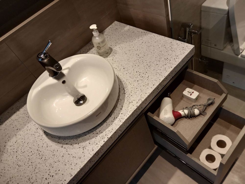 Expressionz Professional Suites by iHost Homes 2 Family Suite, 2 Bedrooms, Hot Tub, Lake View 9