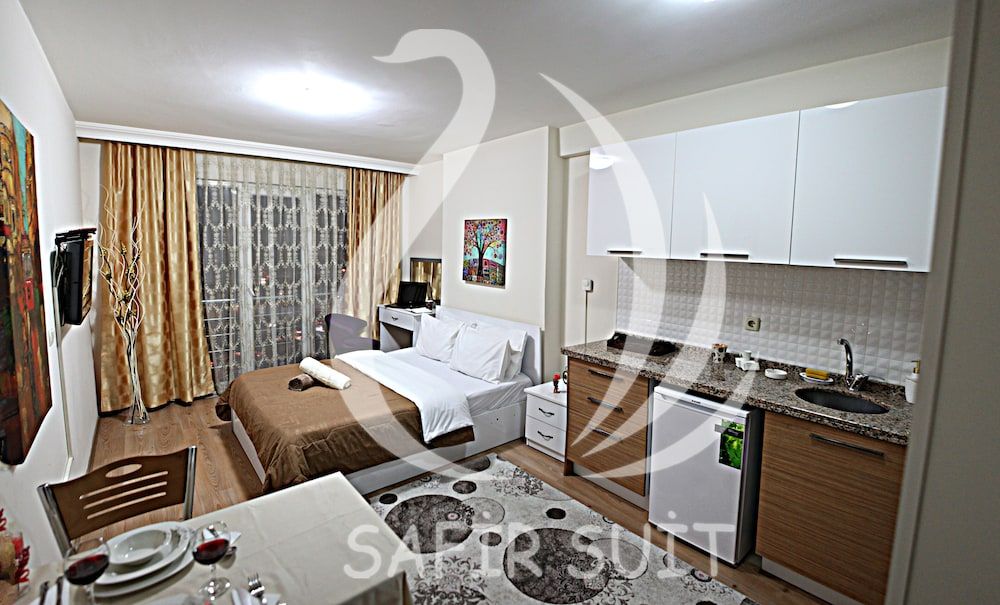 undefined Safir Suit 3