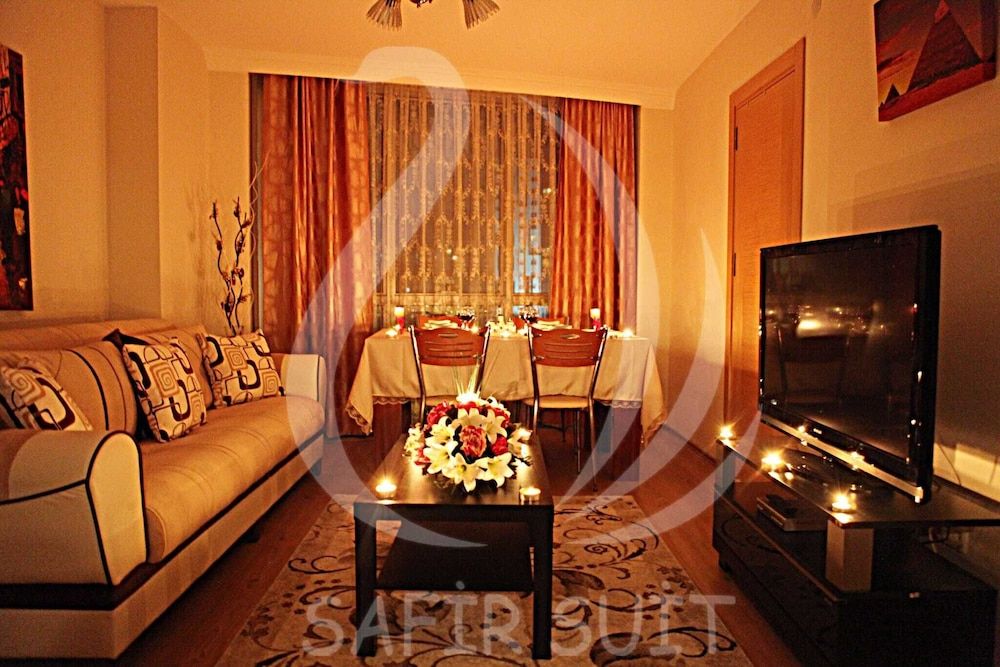 undefined Safir Suit 4