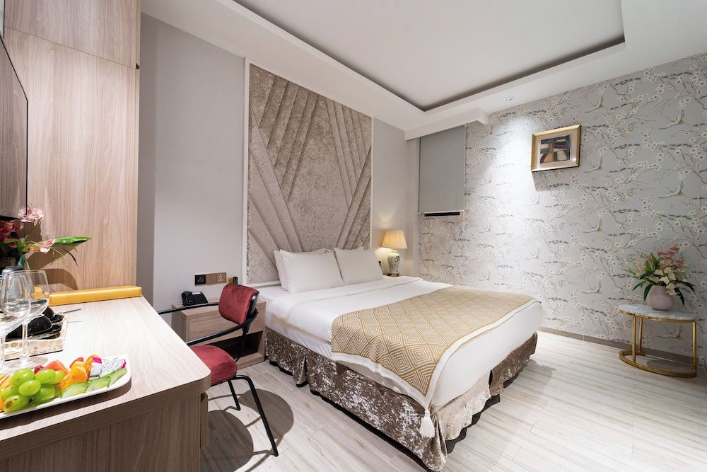 Superior Room, Bathtub - No Window