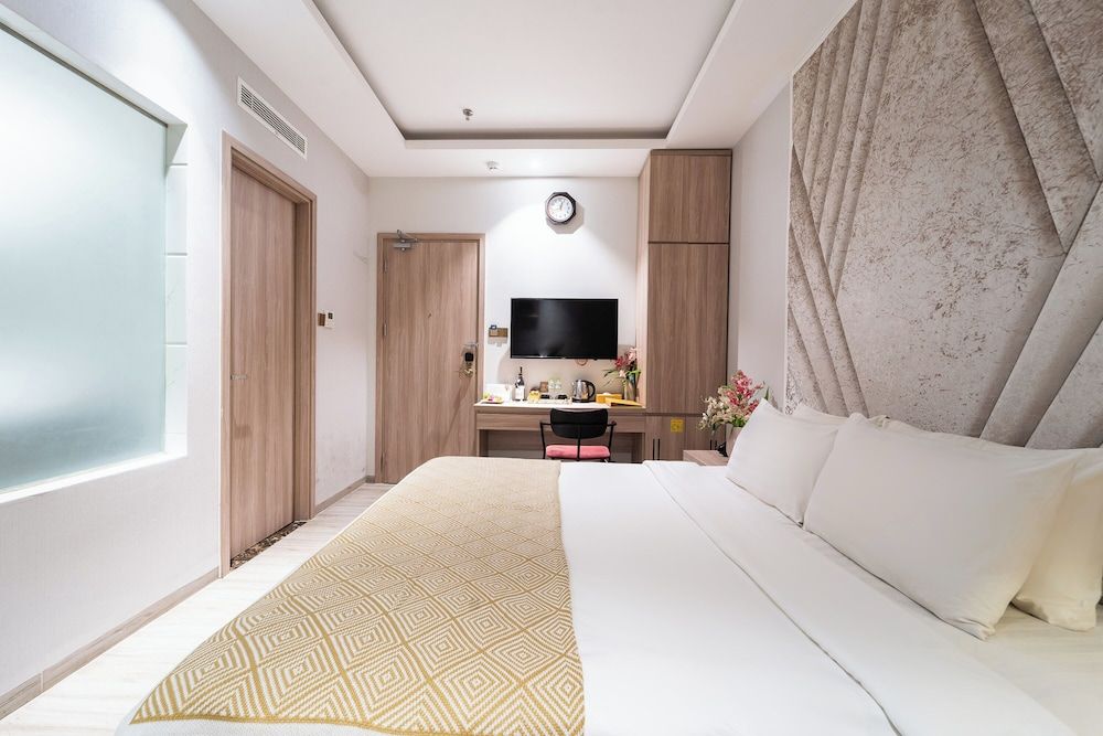 Superior Room, Bathtub - No Window