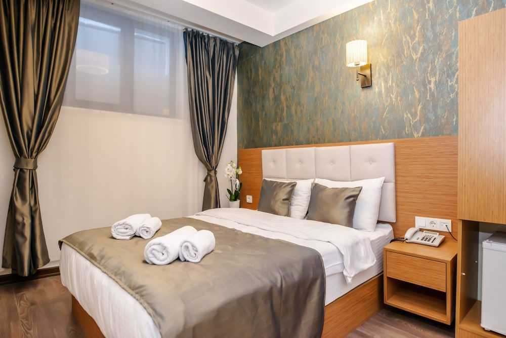 The Camelot Hotel Economy Double Room 2