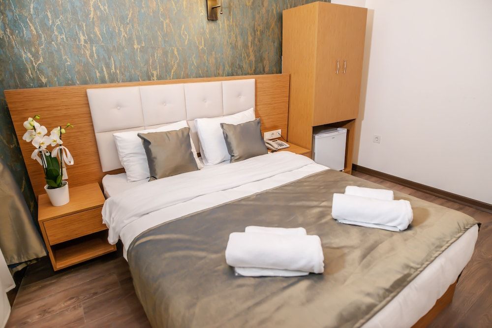 The Camelot Hotel Economy Double Room 3