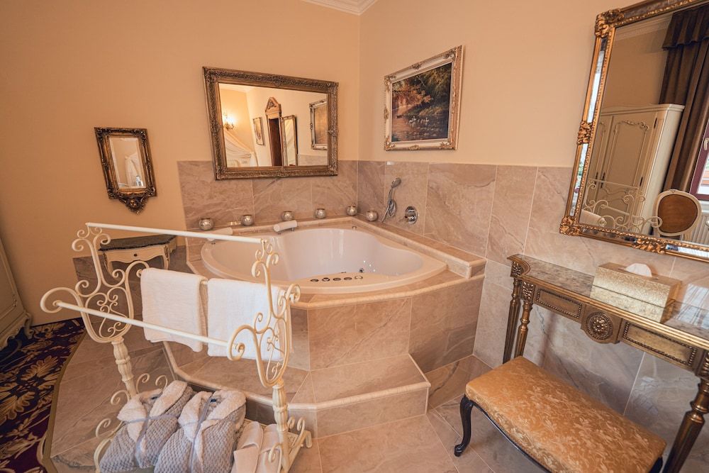 Svatojánský Dvůr Superior Room 6