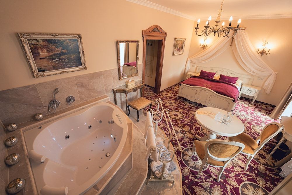 Svatojánský Dvůr Superior Room 5