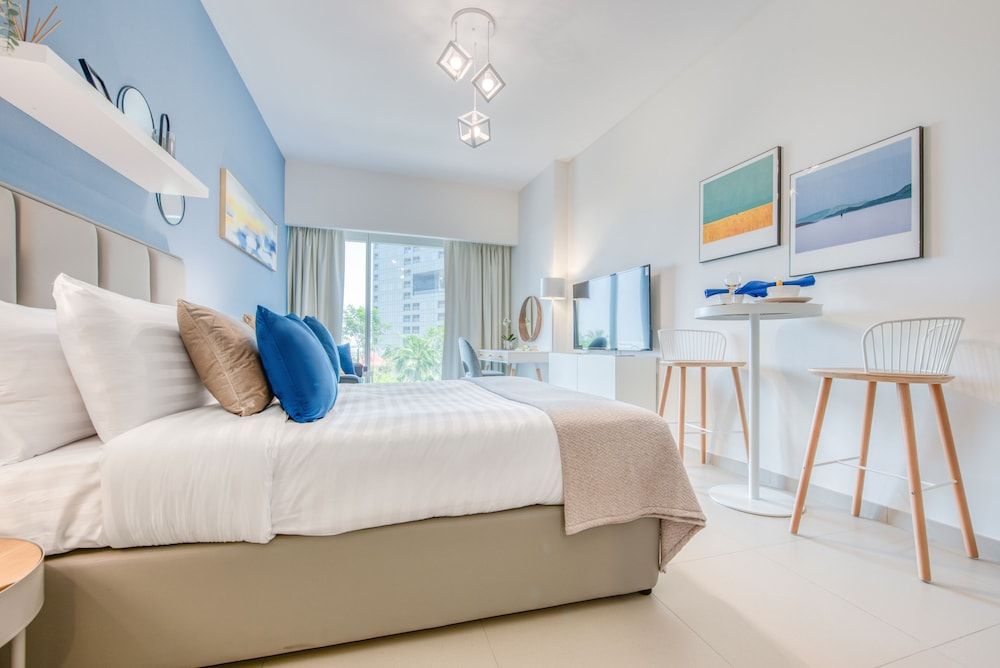 undefined Capital Living On Reem: The Arc Towers 9