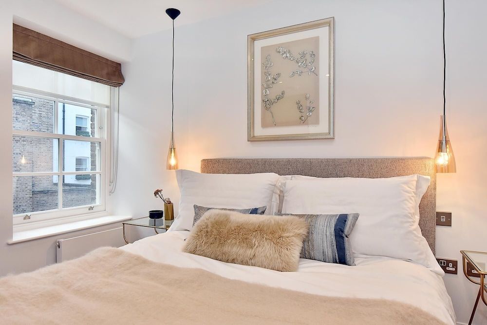 undefined Stunning Mayfair 3 Bed 8 Million Air Conditioned 10