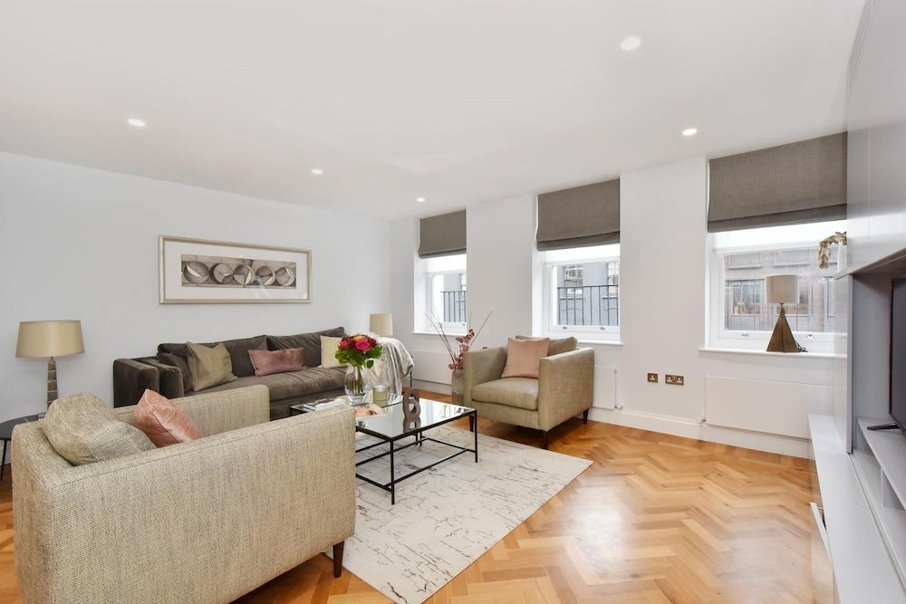 undefined Stunning Mayfair 3 Bed 8 Million Air Conditioned 2