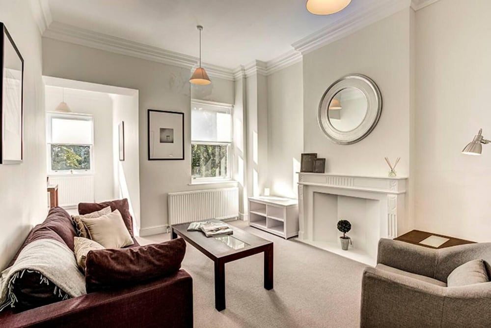 undefined Spacious 2 Double Bedroom Apartment Kensington