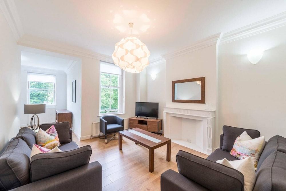 undefined Fresh and Smart Two-bedroom Apartment in Kensington London 7