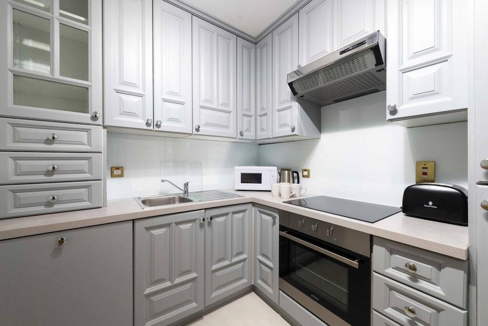 undefined Fresh and Smart Two-bedroom Apartment in Kensington London 10