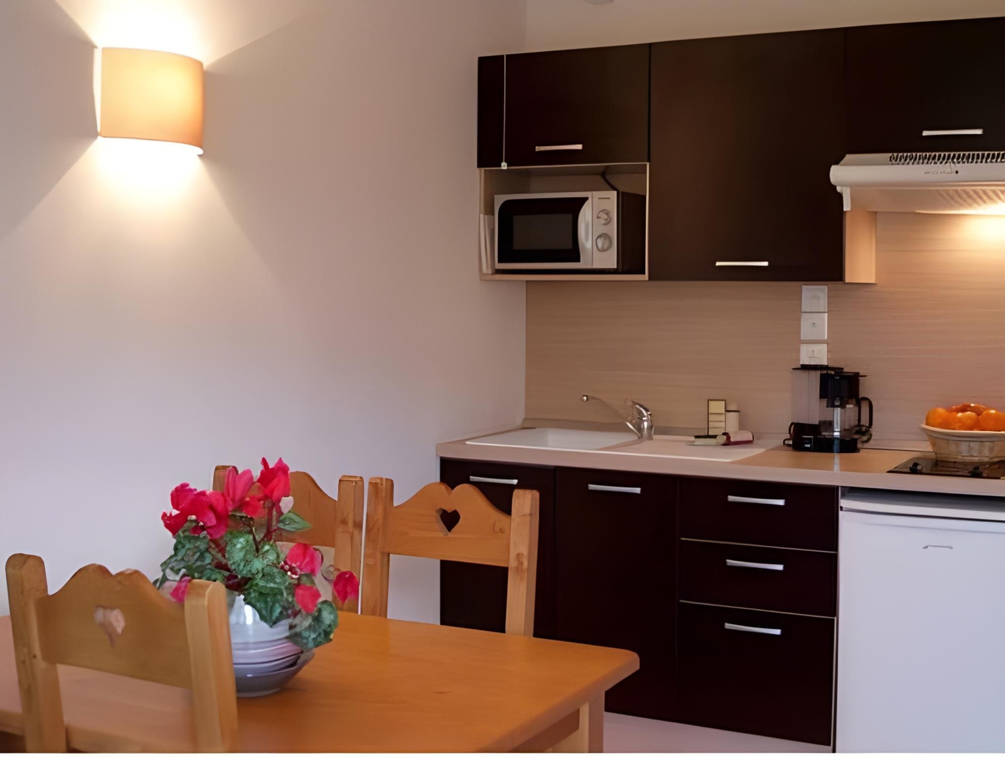 2-Room Apartment (4 Adults)