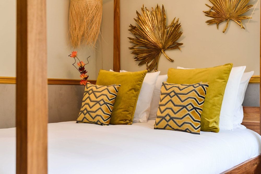 undefined The Majestic Garden Suite 4