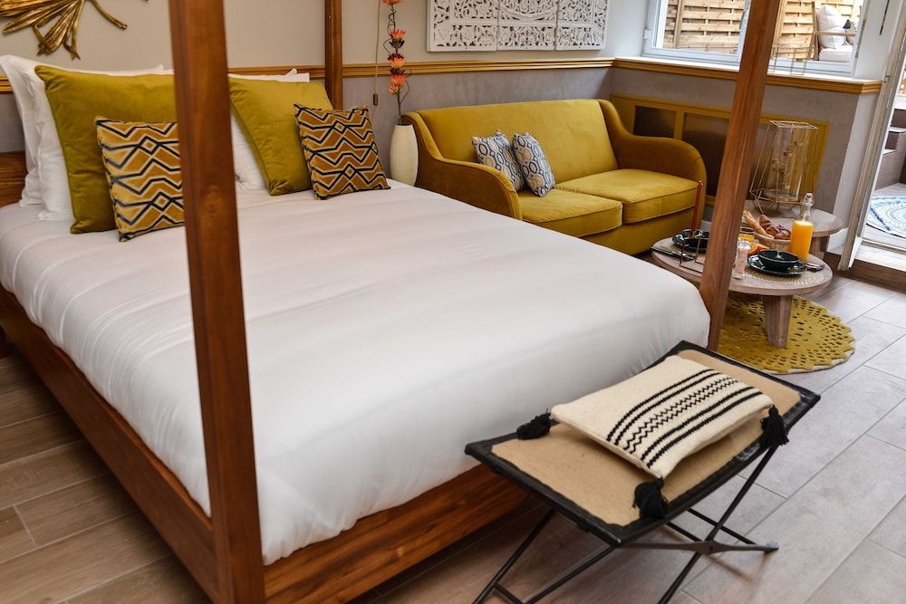 The Majestic Garden Suite Honeymoon Apartment, Ensuite 35