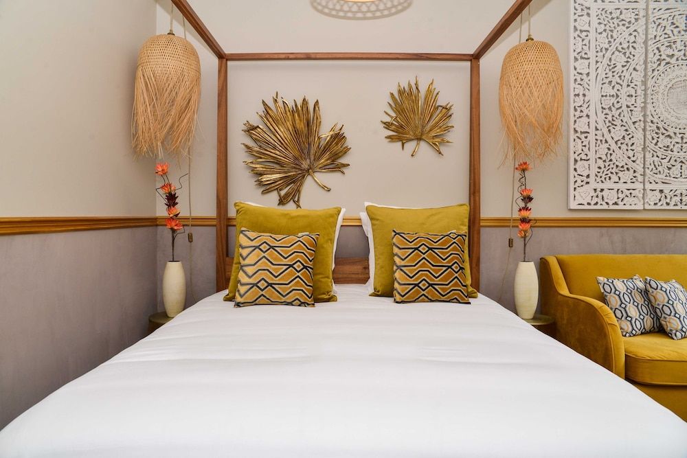 The Majestic Garden Suite Honeymoon Apartment, Ensuite 16