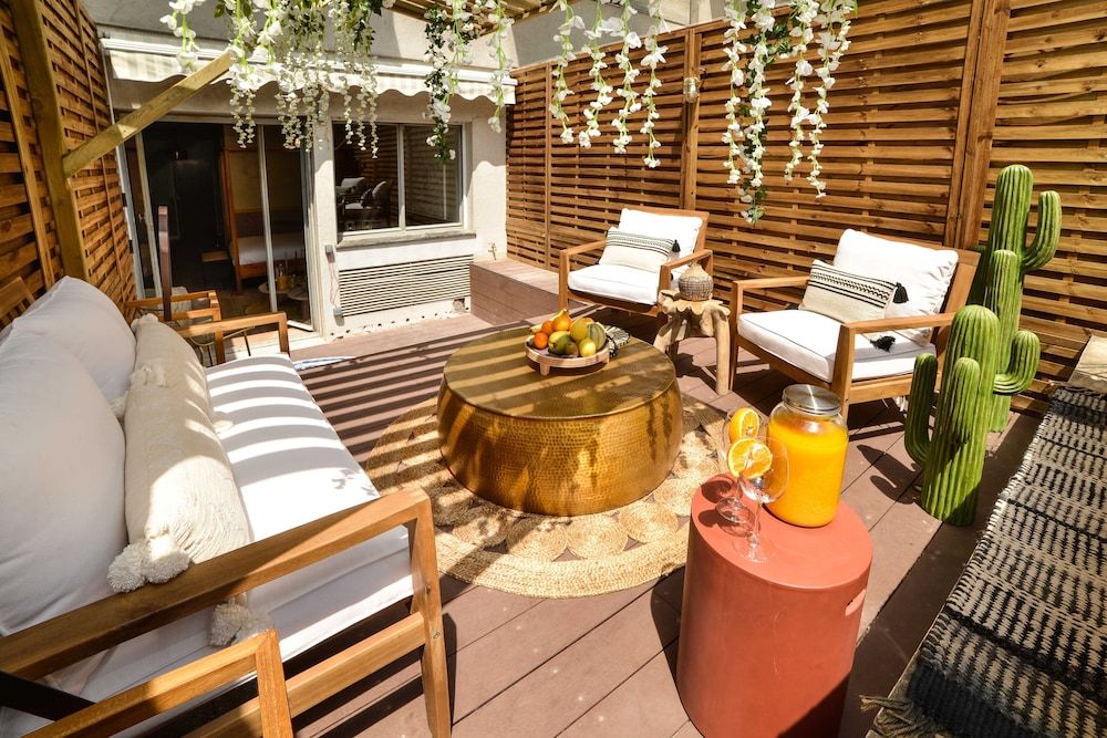 The Majestic Garden Suite Honeymoon Apartment, Ensuite 55