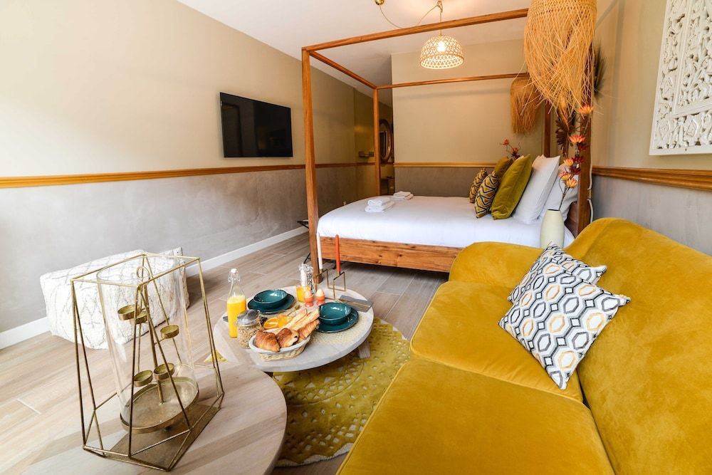 undefined The Majestic Garden Suite 7