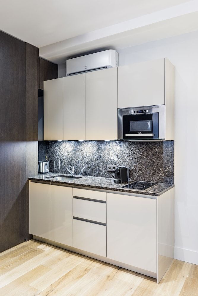 Luxury Apartment Paris Louvre II Luxury Apartment, Ensuite, Courtyard View 11