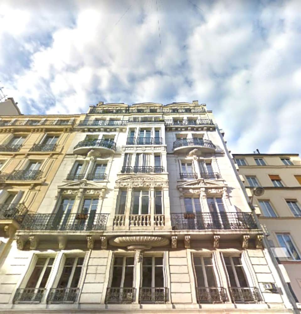 undefined Luxury Apartment Paris Louvre II 3