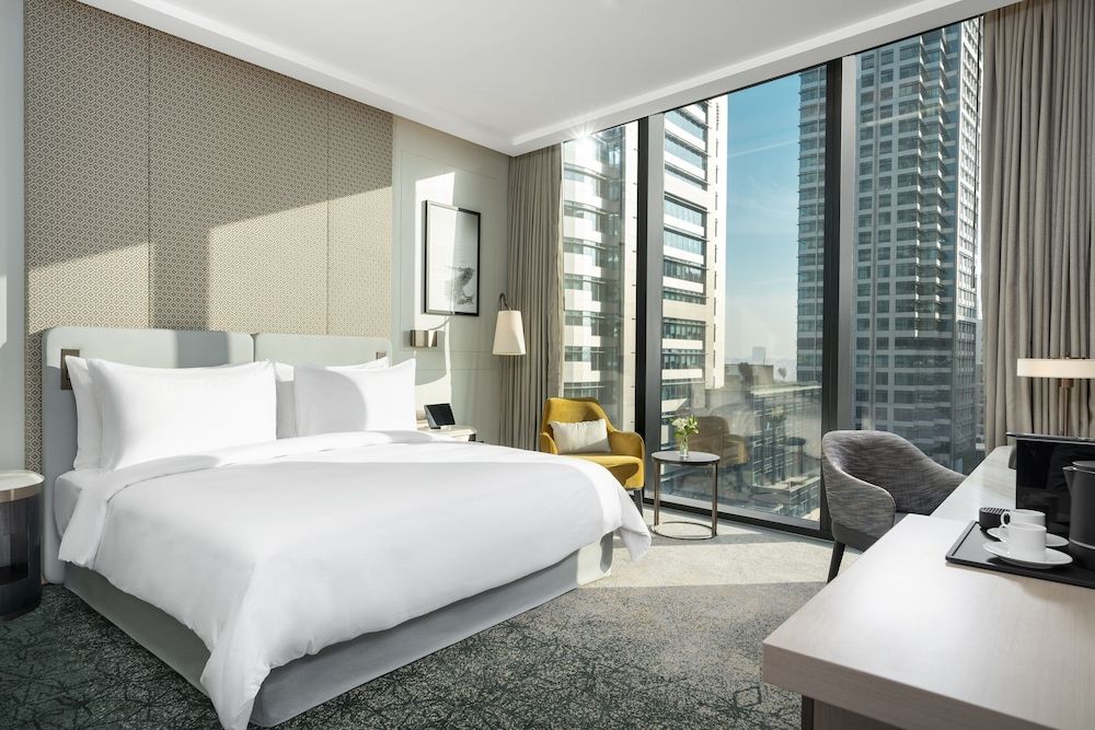Premier Square View King
