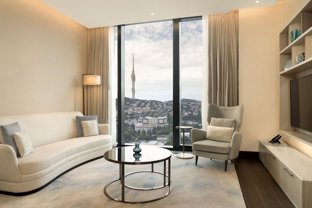 One-Bedroom Residence with City View