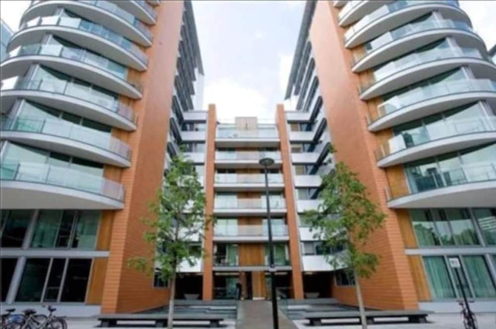 undefined Modern 3 Bedroom Apartment in Paddington 4