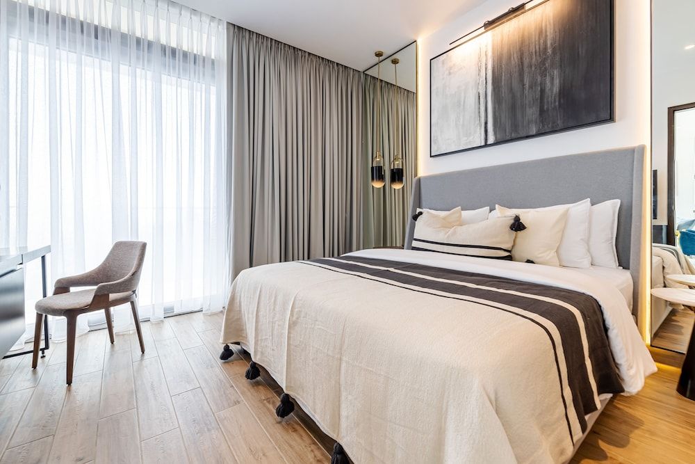 Luxury 2BR Marina Gate 3 Superior Apartment, 2 Bedrooms, Non Smoking, Lake View 4