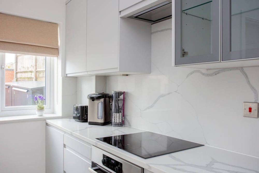 undefined Bright 1 Bedroom Apartment in West London 6