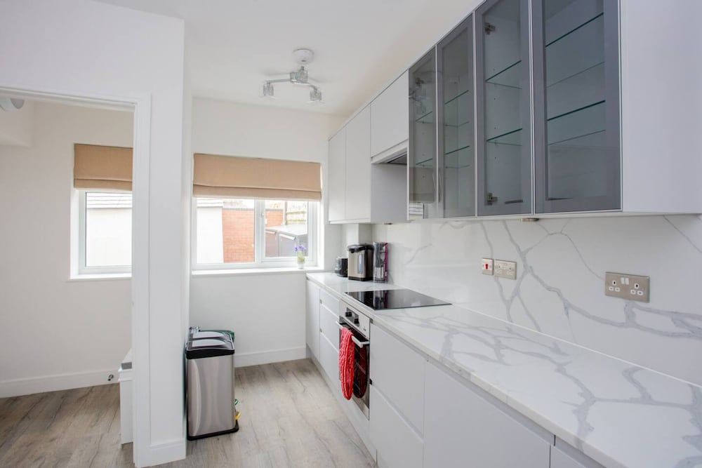 undefined Bright 1 Bedroom Apartment in West London 9
